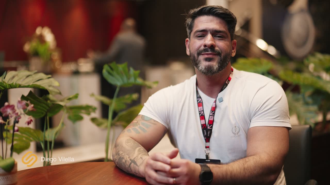 Diego Vilella, cirurgia, traumatologia e implantodontia, em depoimento para a Smile University